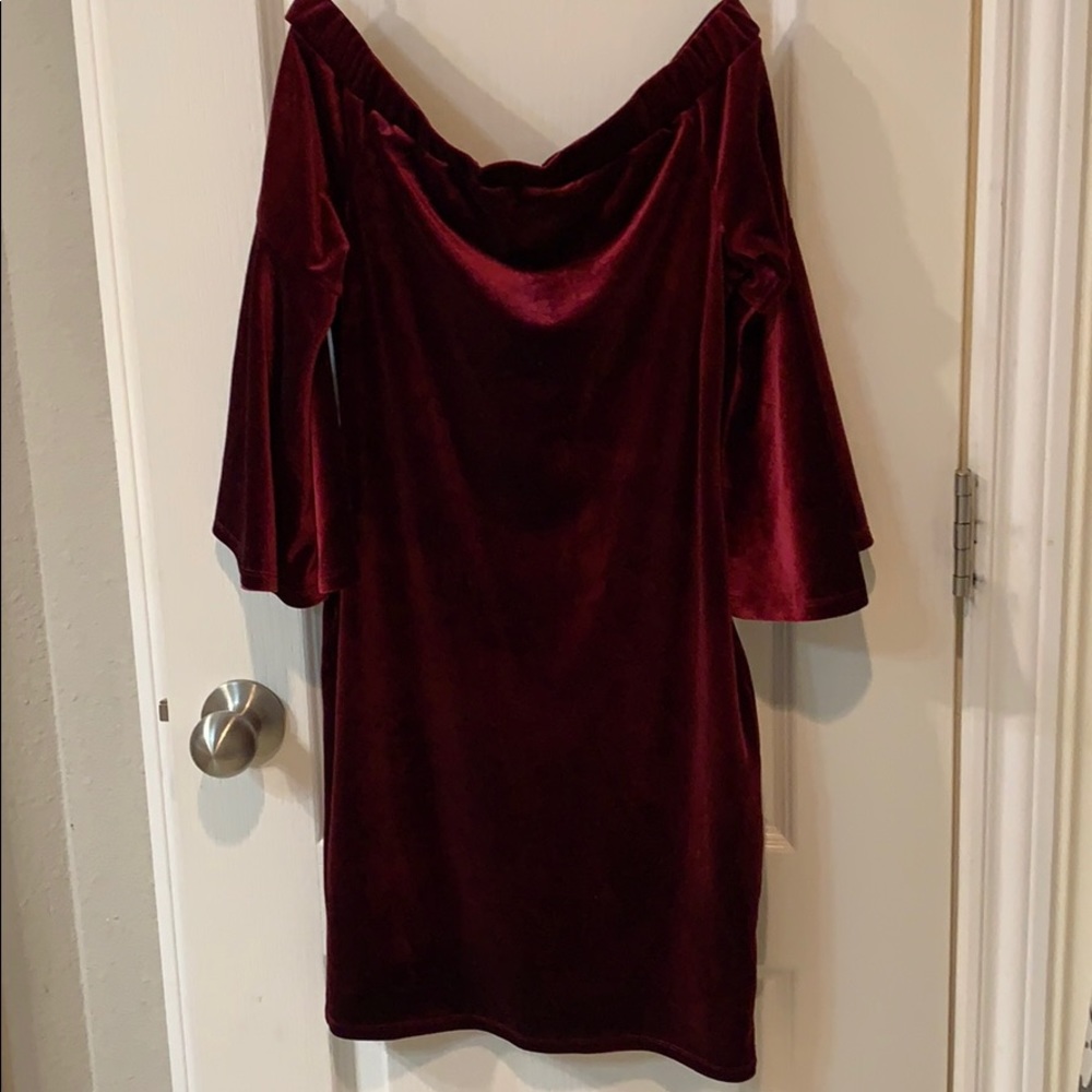 Gianni Bini maroon velvet dress